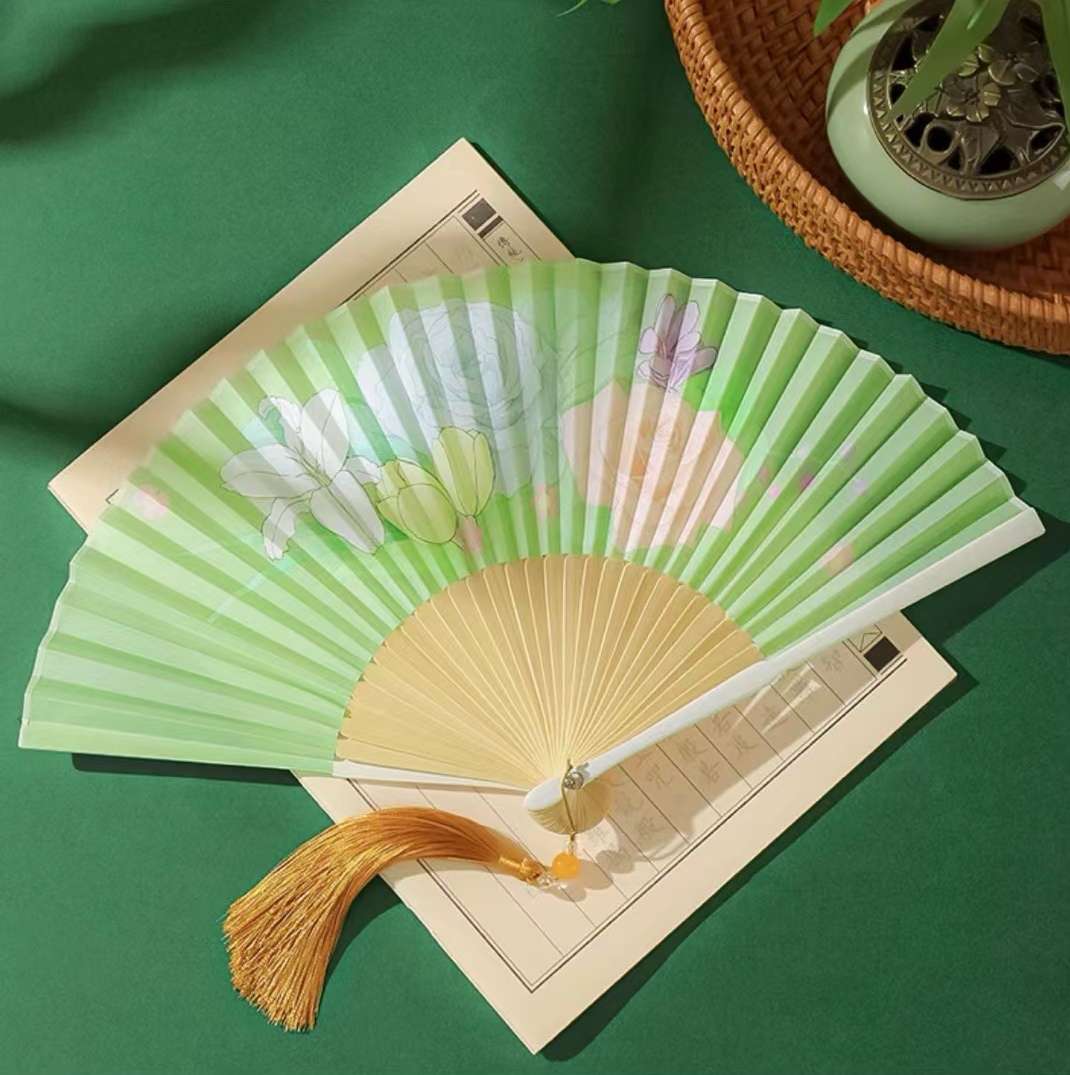 Chinese Wind Folding Fan Silk Silk Hanfu Craft Fan Ancient Style Lotus Freesia Five Golden Flower Fan Summer Gift Photography Props Folding Fan Wholesale undefined