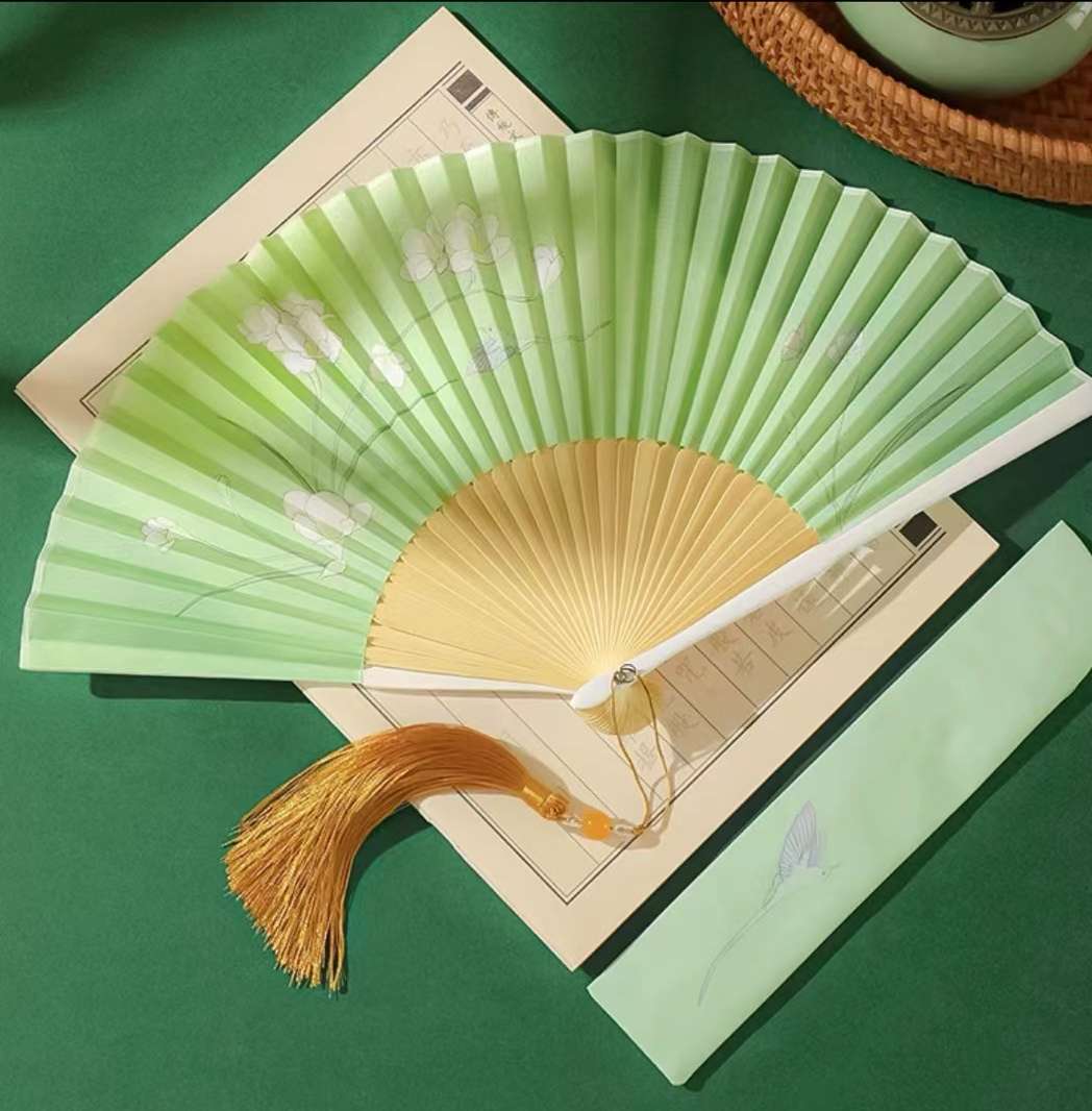 Chinese Wind Folding Fan Silk Silk Hanfu Craft Fan Ancient Style Lotus Freesia Five Golden Flower Fan Summer Gift Photography Props Folding Fan Wholesale undefined