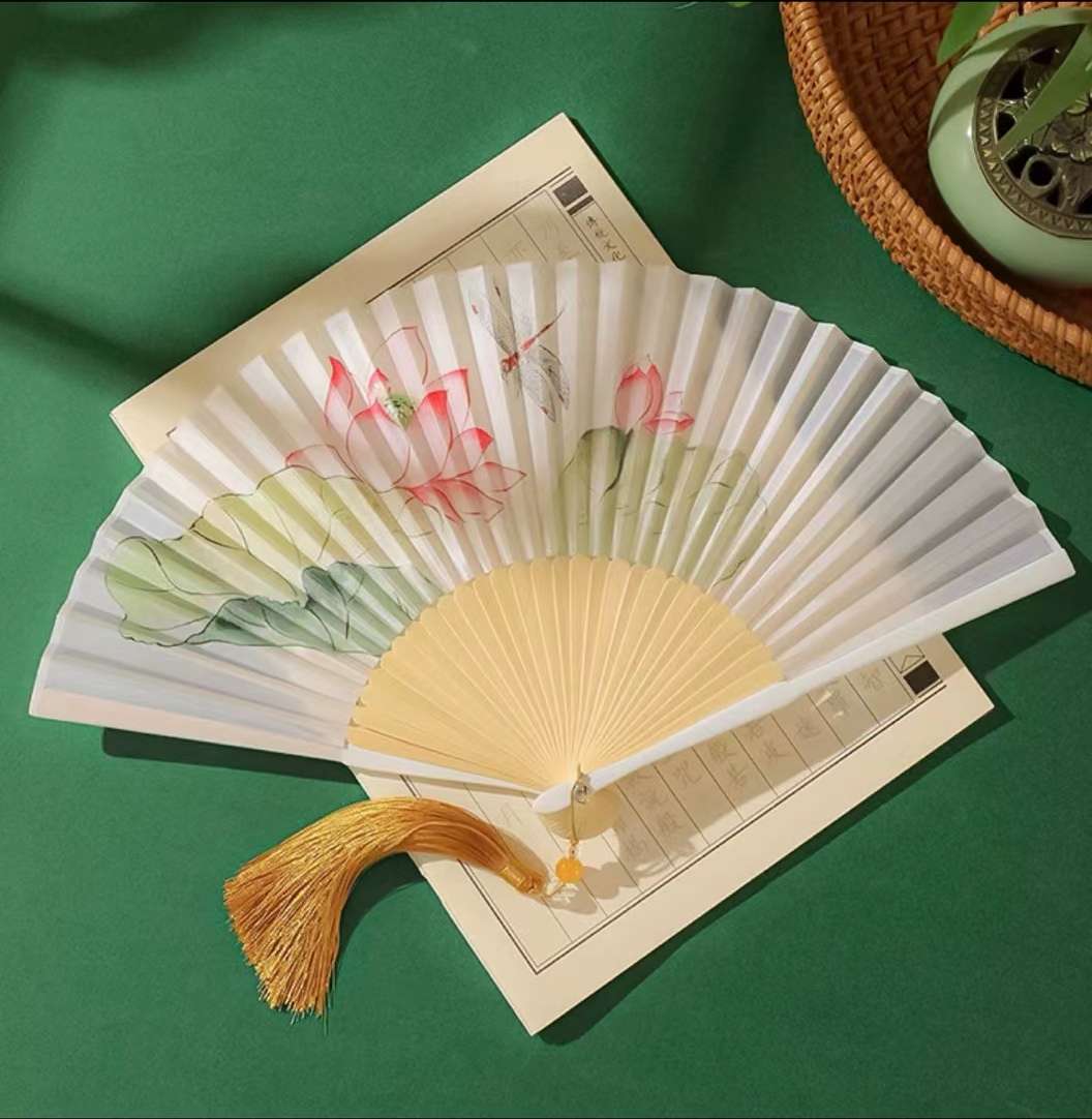 Chinese Wind Folding Fan Silk Silk Hanfu Craft Fan Ancient Style Lotus Freesia Five Golden Flower Fan Summer Gift Photography Props Folding Fan Wholesale undefined