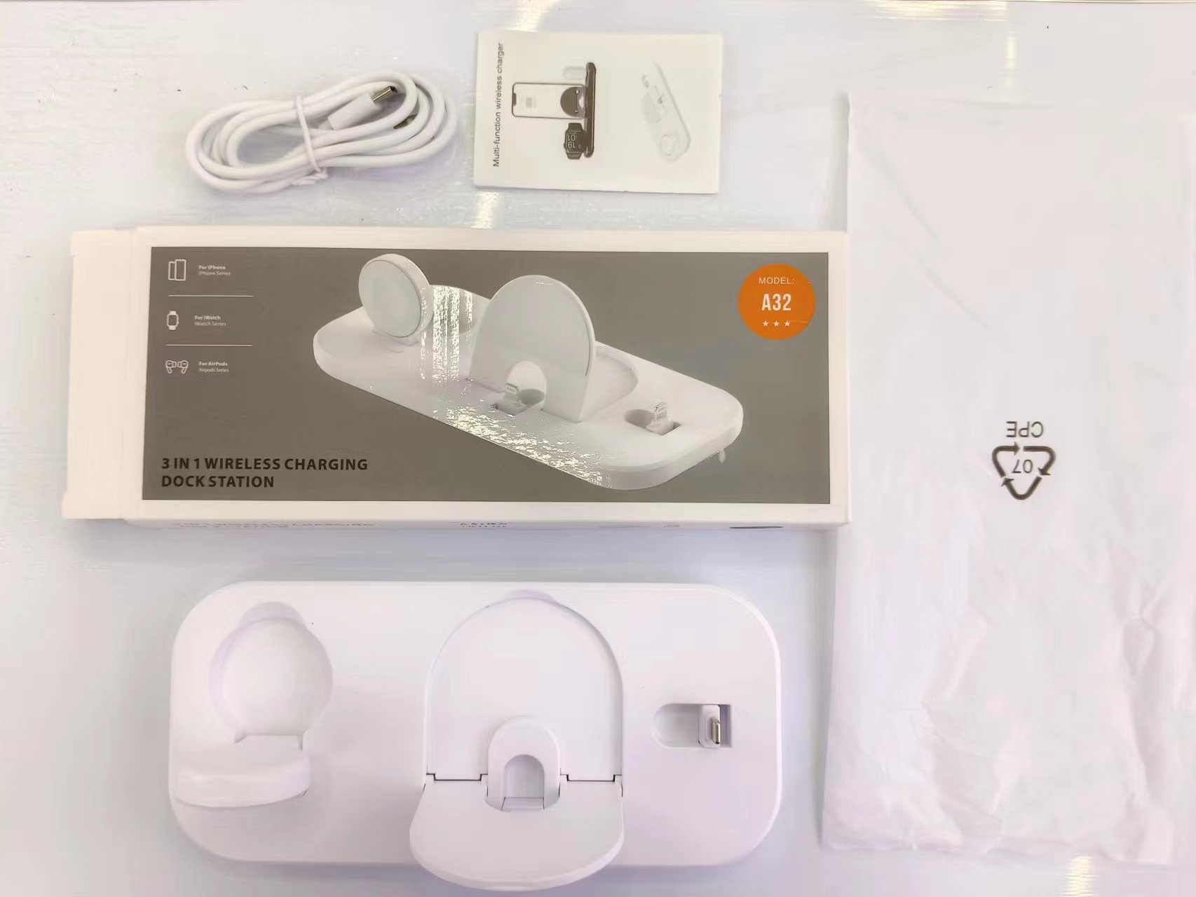 Wireless charger 3-in-1 Wireless charging stand Mobile phone wireless charging headset charger Watch charger full figure