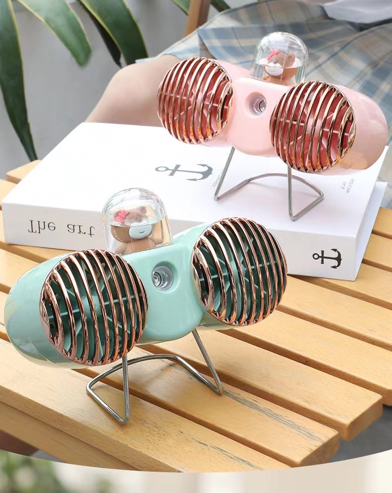 新款跨境双扇叶喷雾补水小风扇USB充电居家办公桌面电风扇详情20