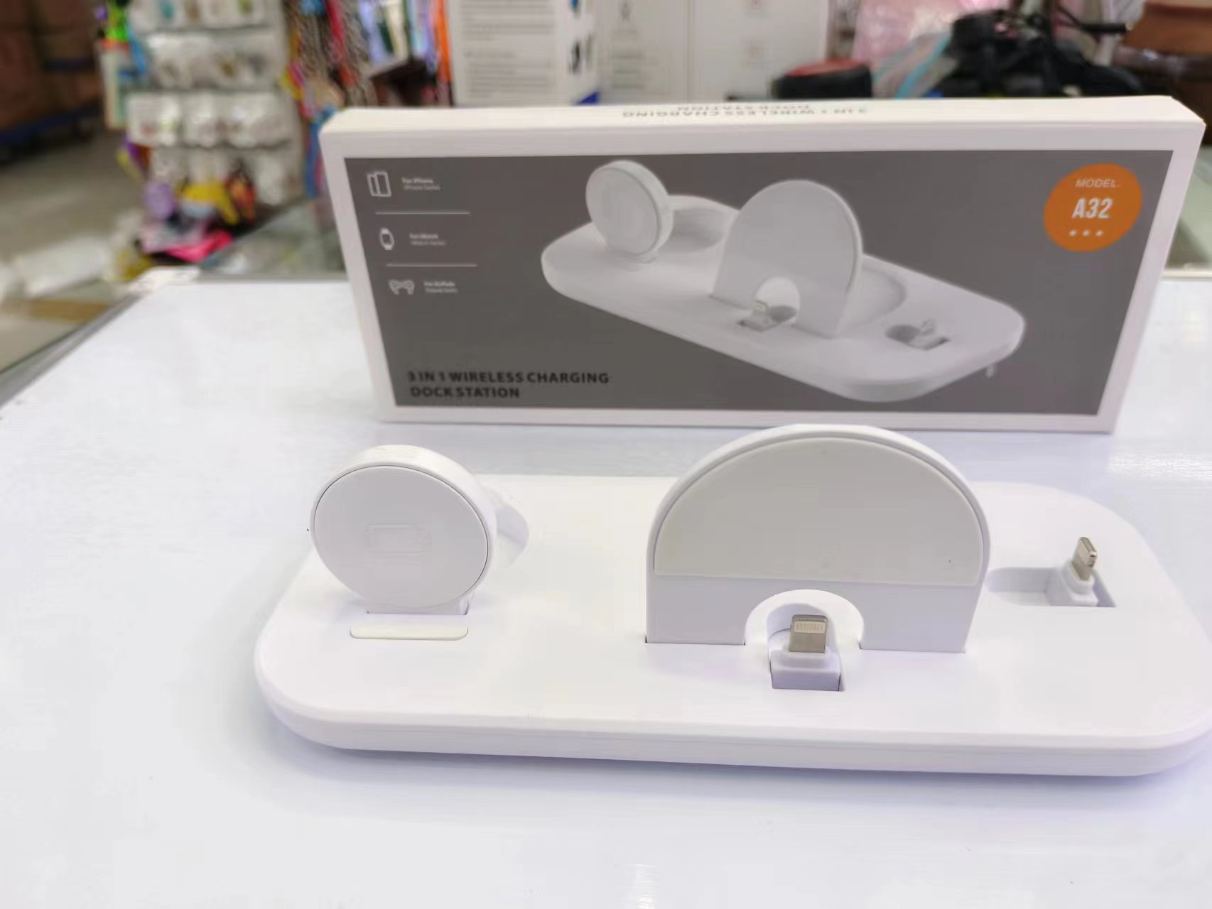 Wireless charger 3-in-1 Wireless charging stand Mobile phone wireless charging headset charger Watch charger Specification drawing
