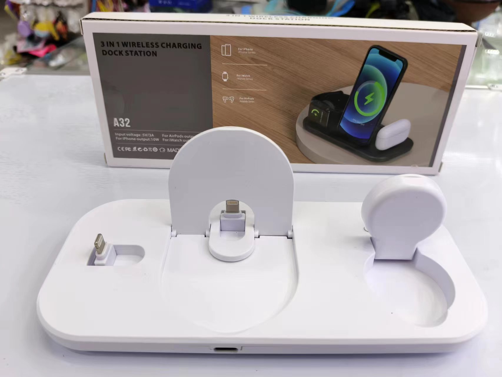 Wireless charger 3-in-1 Wireless charging stand Mobile phone wireless charging headset charger Watch charger Application Scenario