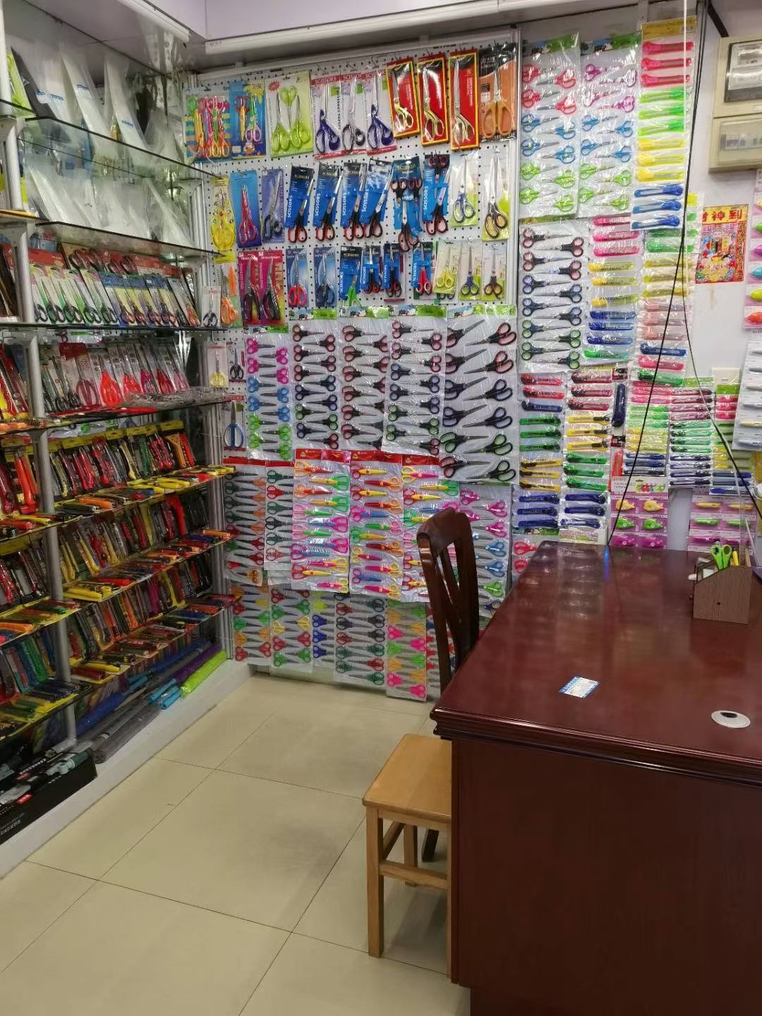 Utility knife, blade scissors, student scissors, stationery scissors, letter opening and office scissors, educational and cultural office scissors, hairdressing scissors, cross-stitch scissors undefined