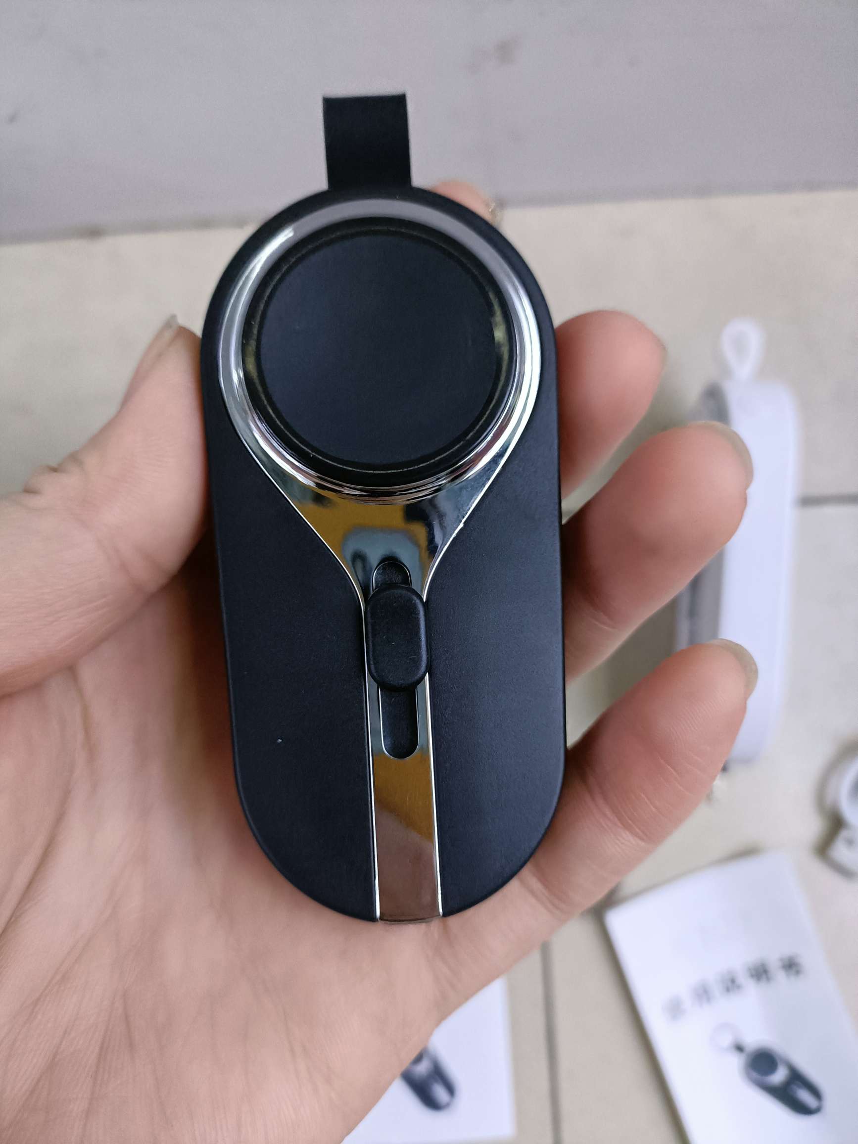2-in-1 emergency charging bank Mini charging Bank Watch phone simultaneously charging Apple plug Type-C plug mobile power K101 Specification drawing
