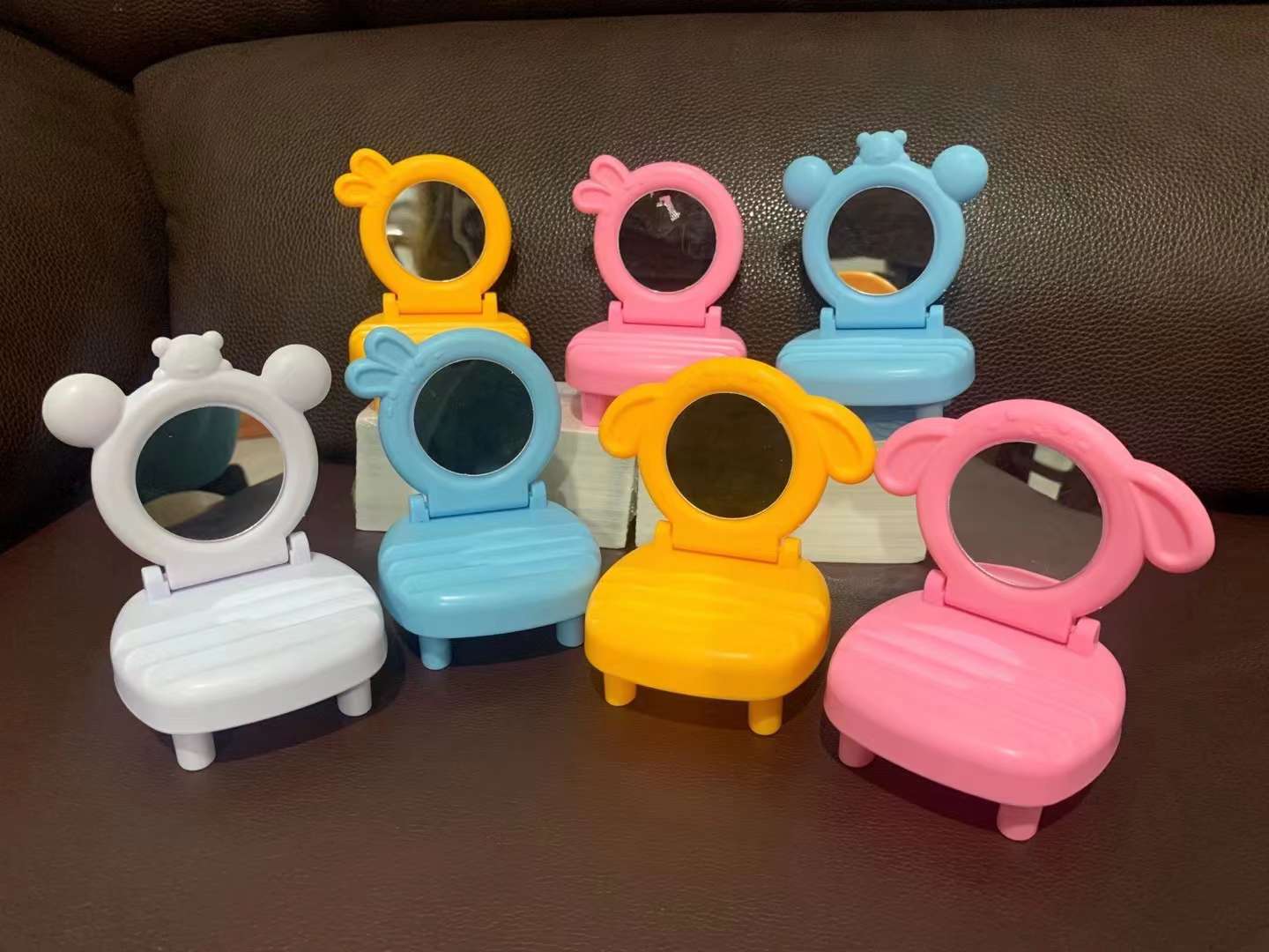 Folding makeup mirror desktop mobile phone stand Small portable portable cartoon folding chair mobile phone stand