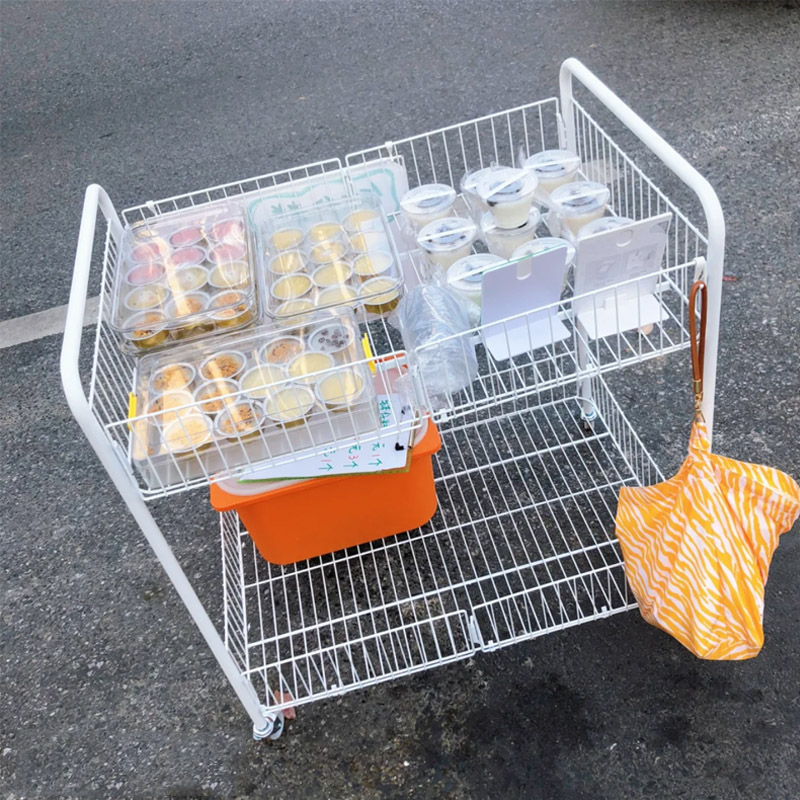 Three-tier layout showcasing cakes, ice powder, and accessories