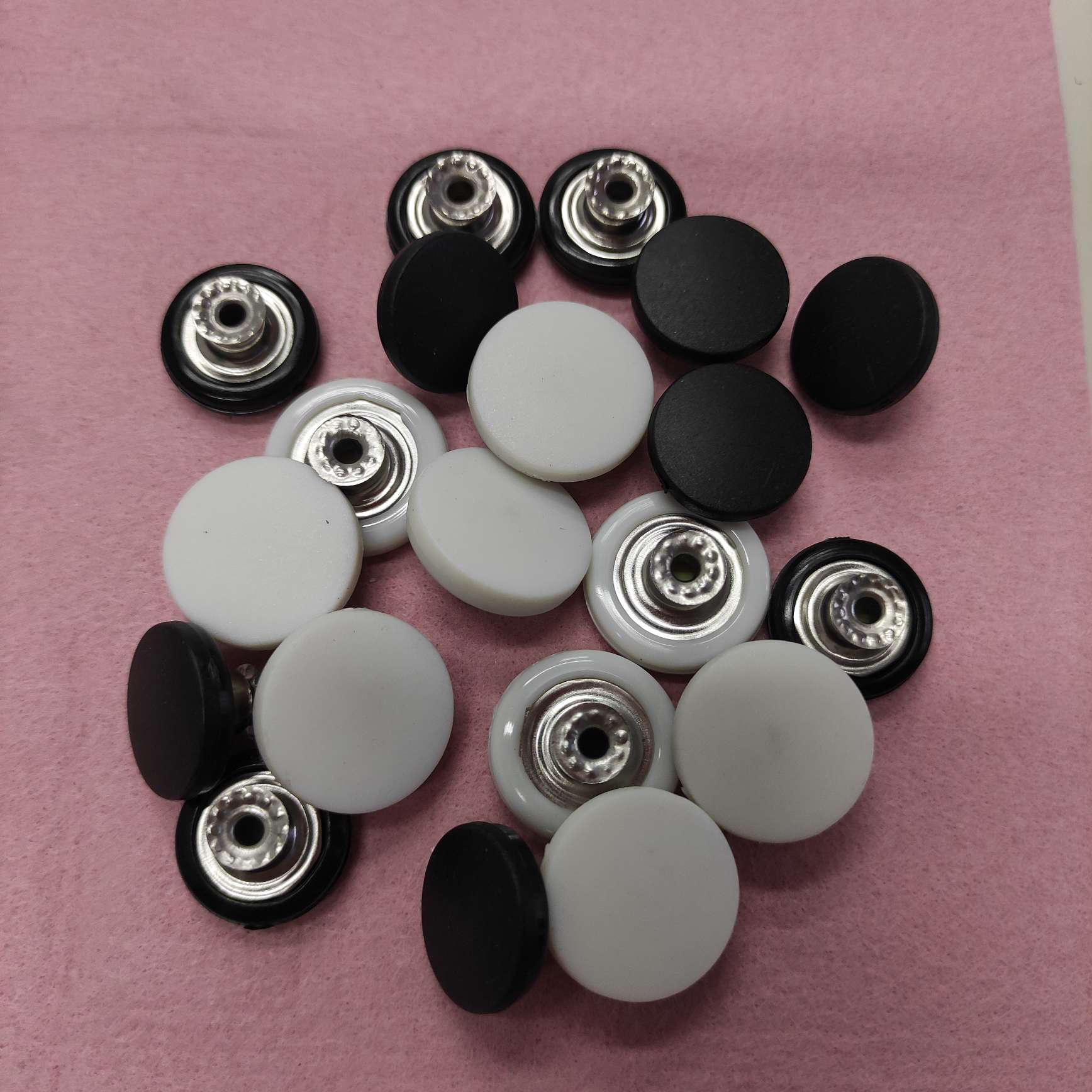 Nylon I-Button Jeans details Picture