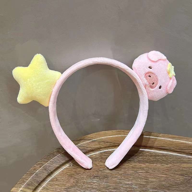 Cute Piglet Five-Pointed Star Headband Application Scenario