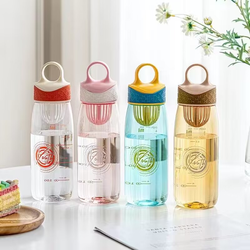 A popular sports multi-color outdoor plastic water cup, a portable summer transparent tea water cup with a high appearance level full figure