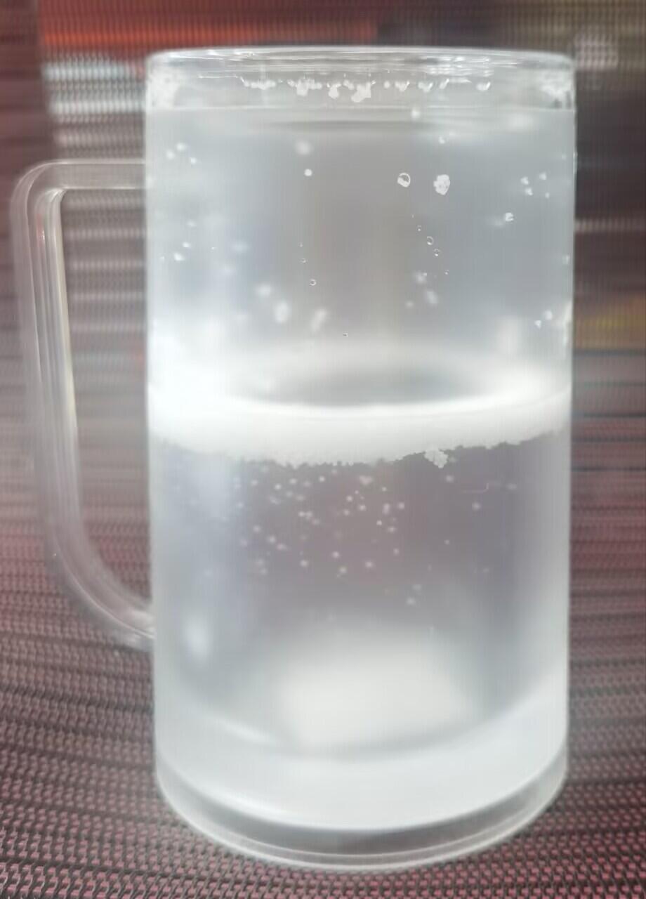 Double-layer plastic ice cups, simple beer mugs, refrigerated cups, mugs with handles, beverage cups details Picture