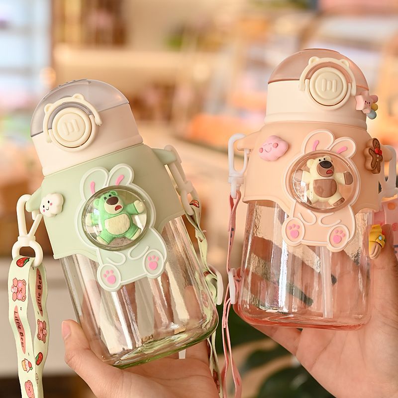 The new summer trendy straw water cup is of high appearance level, cute, shockproof, heat-resistant and portable. It is a cup for both boys and girls full figure