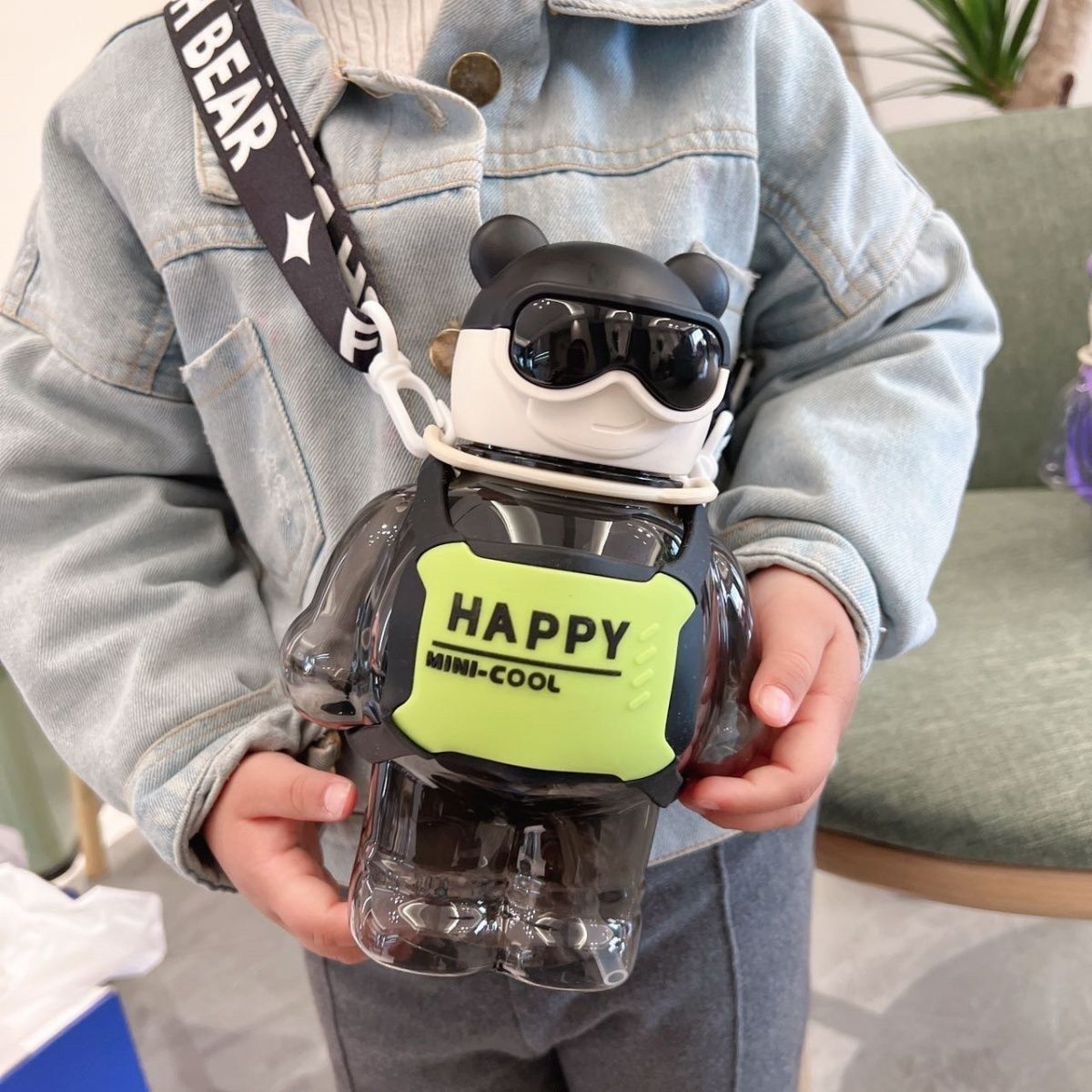 High appearance level, personalized and creative cups for male and female students, straws, large-capacity water bottles for children full figure