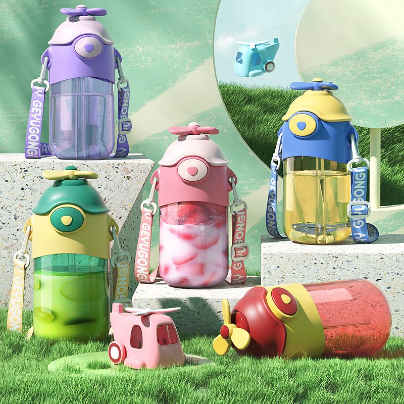 Large-capacity straw water cup, high appearance level, children and students' high-temperature resistant water bottle, super cute portable large-belted cup full figure