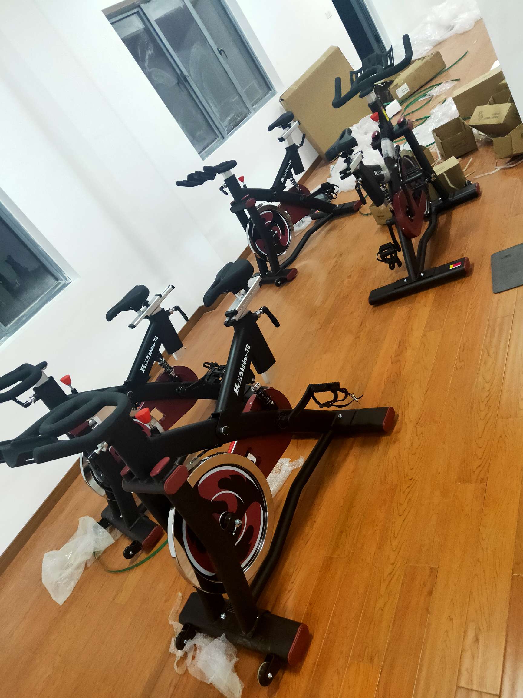 Spin Bike Exercise Bike At The Gym Application Scenario