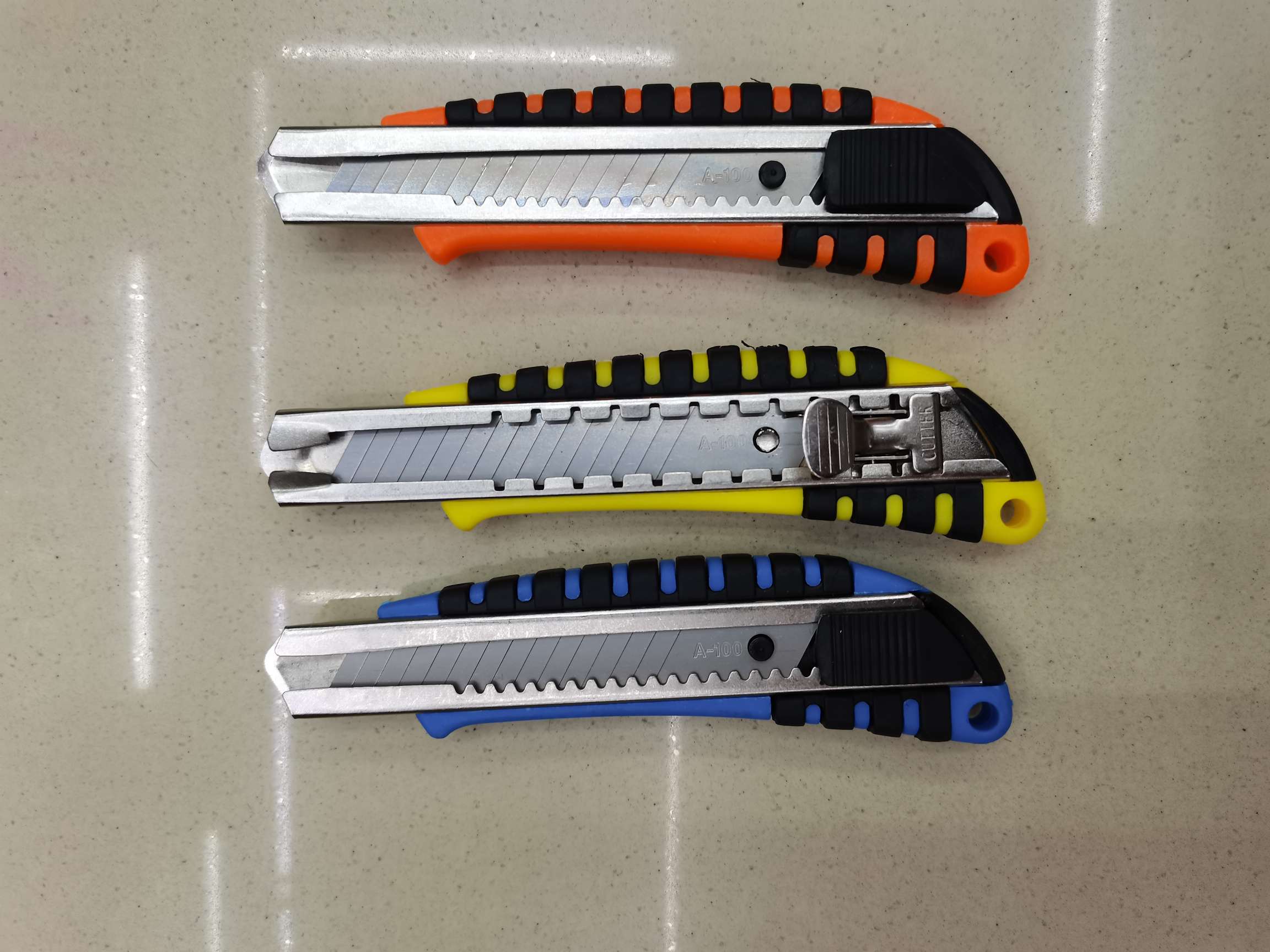 Utility knives, paper cutting knives, wallpaper knives, woodworking knives, hardware tools, knives and scissors Application Scenario