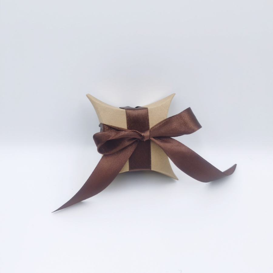 Kraft Paper Box Jewelry Folding Father-Mother Love Children's Day Gift Box Exquisite Gift Set Application Scenario