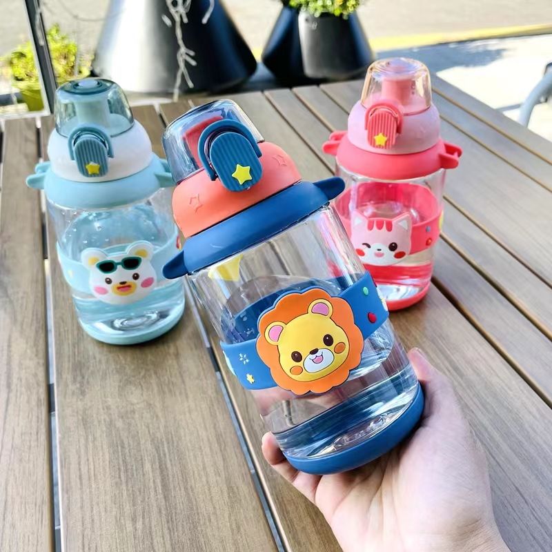 Large-capacity plastic straw direct drinking water cup, summer student water bottle, cute portable anti-drop cup for kindergarten full figure