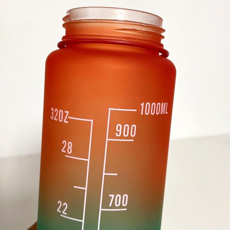 Large-capacity frosted gradient color water cup, sports straw plastic cup, popular portable bouncy color water bottle and water bottle undefined