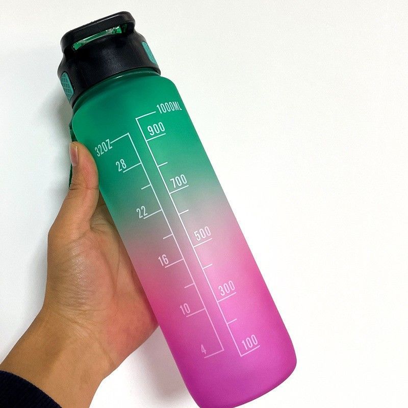 Large-capacity frosted gradient color water cup, sports straw plastic cup, popular portable bouncy color water bottle and water bottle undefined
