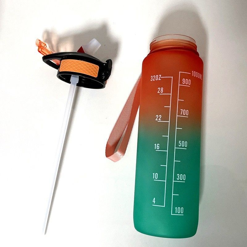 Large-capacity frosted gradient color water cup, sports straw plastic cup, popular portable bouncy color water bottle and water bottle Item Picture