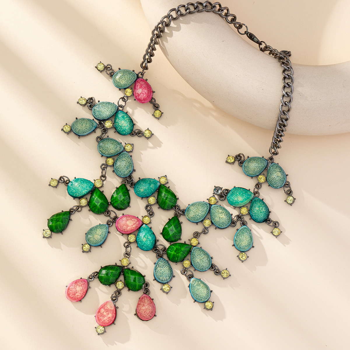 Vintage drop gems European and American clothing accessories Korean short necklaces Exaggerated crystal clavicle chain