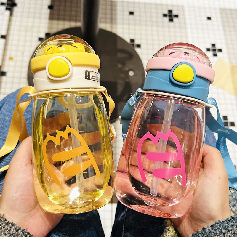 Straw cup for girls, children, school, boys, kindergarten students, high appearance level, little bear plastic cup, summer water cup, 550ml Application Scenario