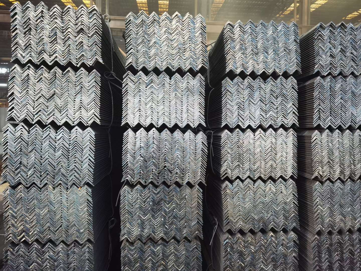 Manufacturers direct Angle steel Angle iron various specifications can be 5.8m fixed size exported to the Middle East and Africa steel thumbnail