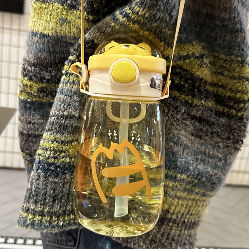 Straw cup for girls, children, school, boys, kindergarten students, high appearance level, little bear plastic cup, summer water cup, 550ml undefined