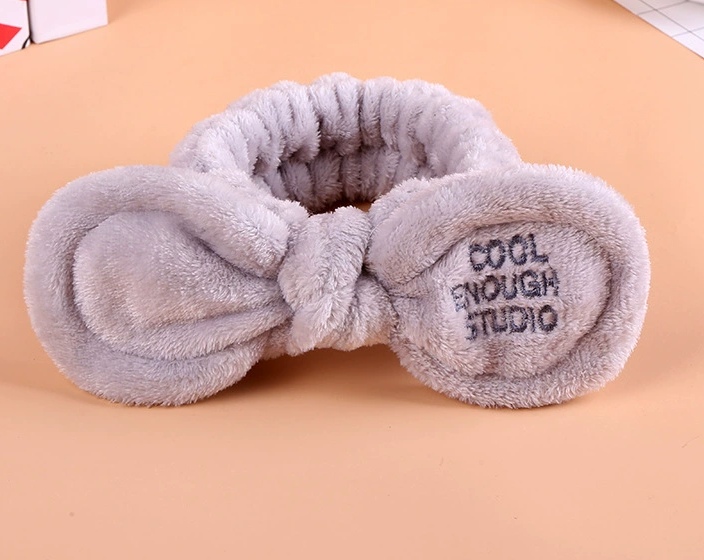 Embroidered Letter Headband Face Wash Wristband 9 Colors Application Scenario