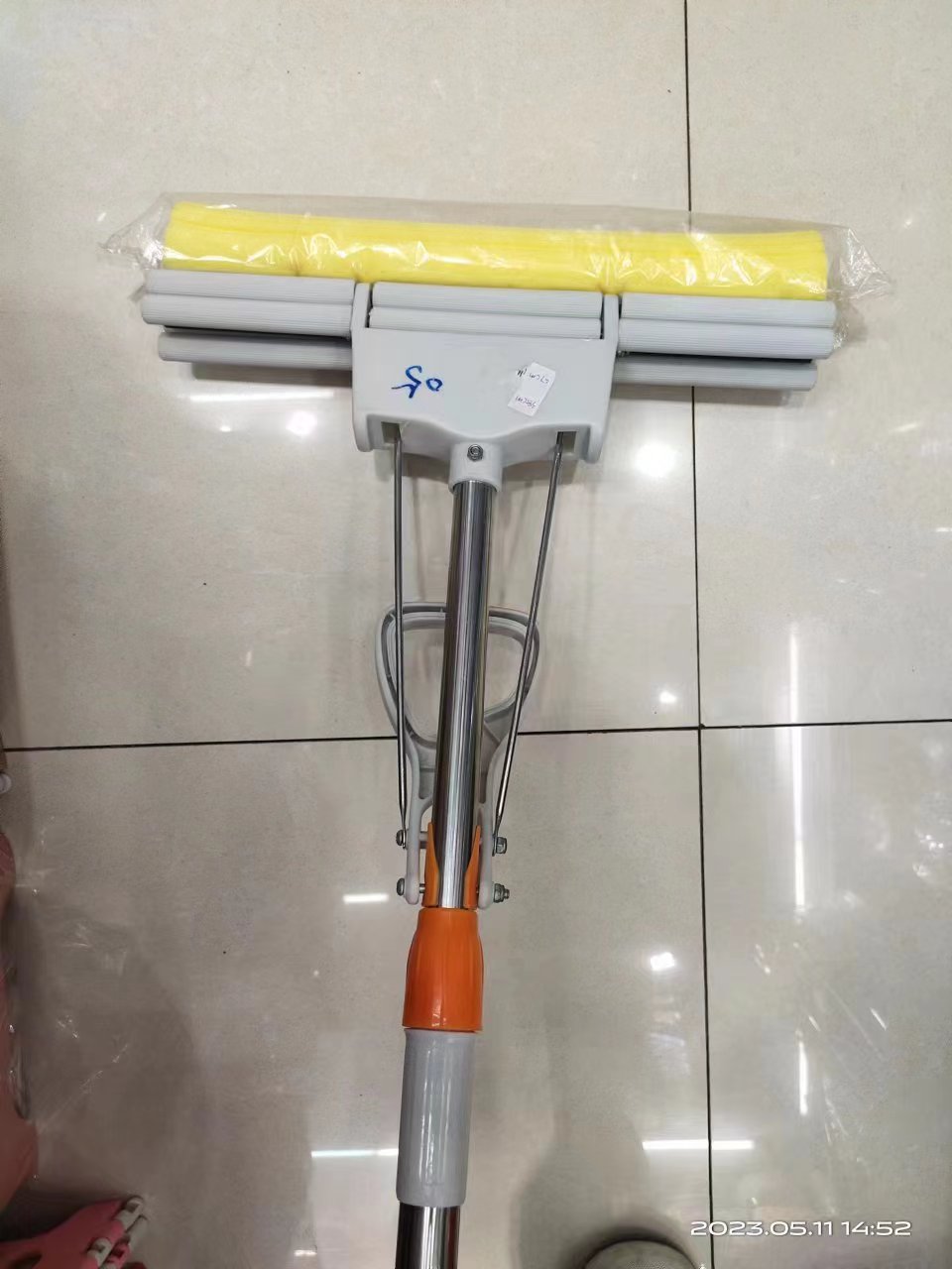Free mail Sponge mop large size household hand wash free lazy people squeeze water glue cotton ground mop absorbent mop 05