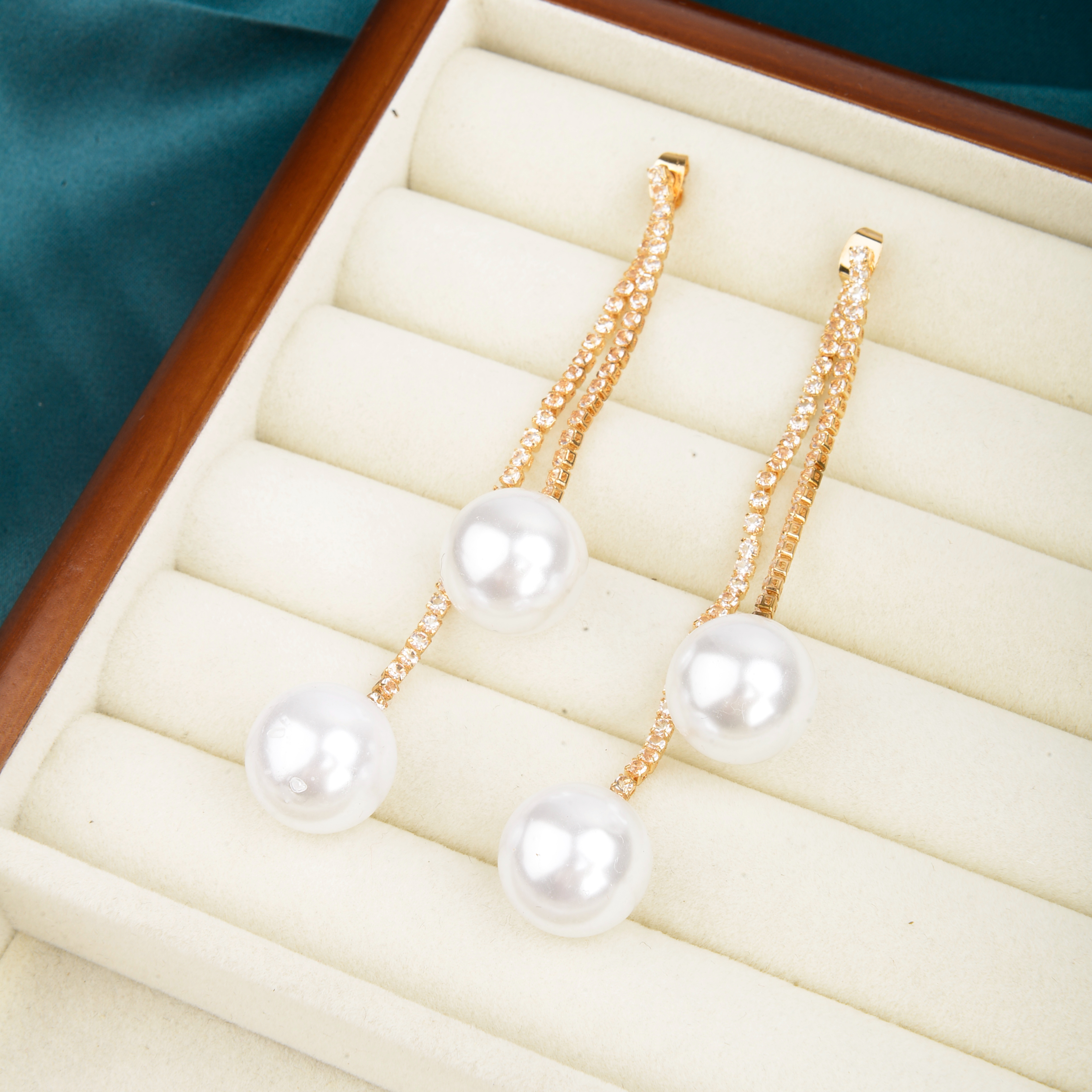 In December 2023, the network explosion Earding Louie Odi fashion, personality, beautiful, comfortable Korean version of the new 2023 earrings products are listed thumbnail