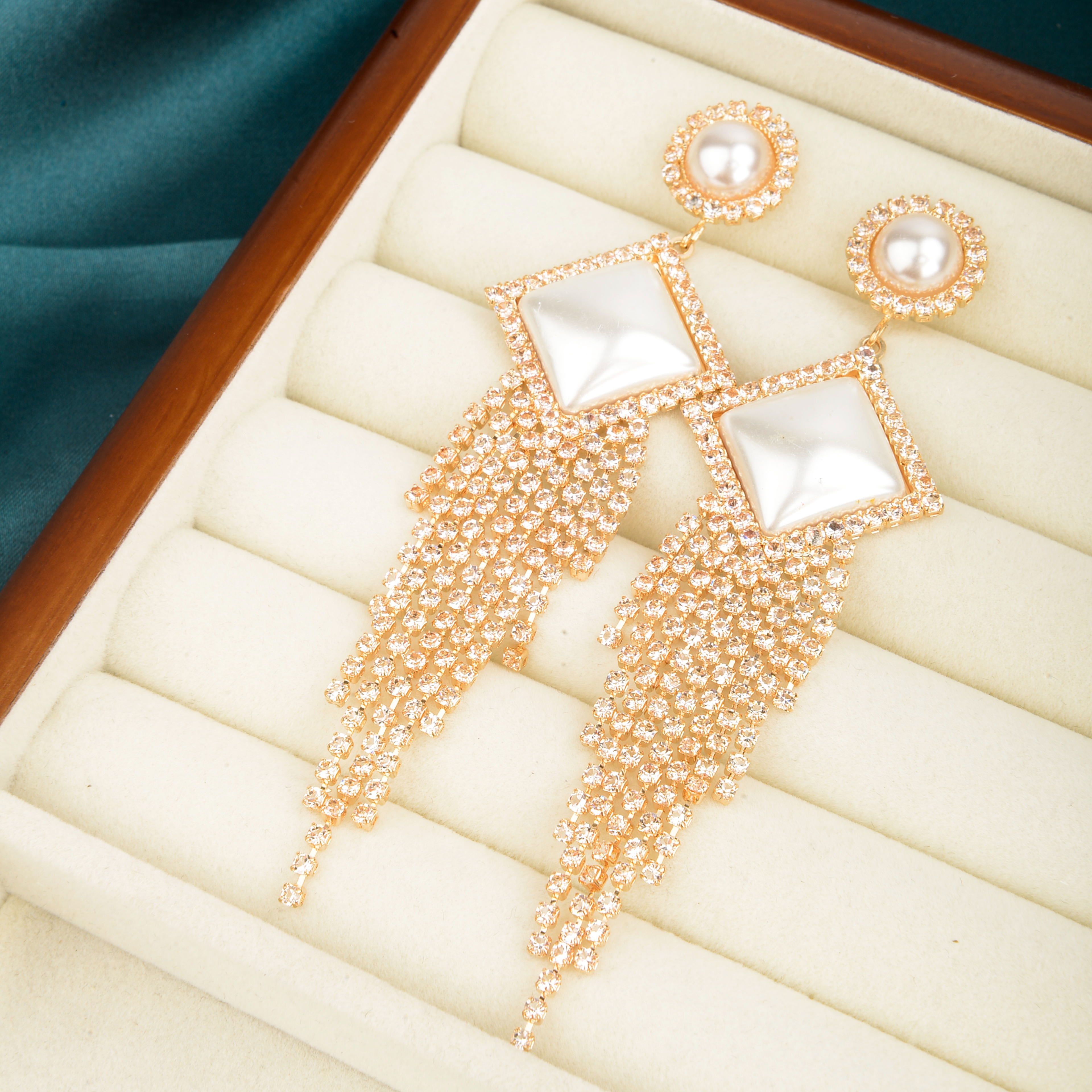 2023 Internet explosion earrings Louie Oudi fashion, personality, beautiful, comfortable Korean version of the new 2023 products on the market thumbnail