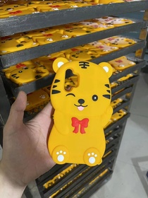Cartoon bow naughty tiger with pendant pendant phone case