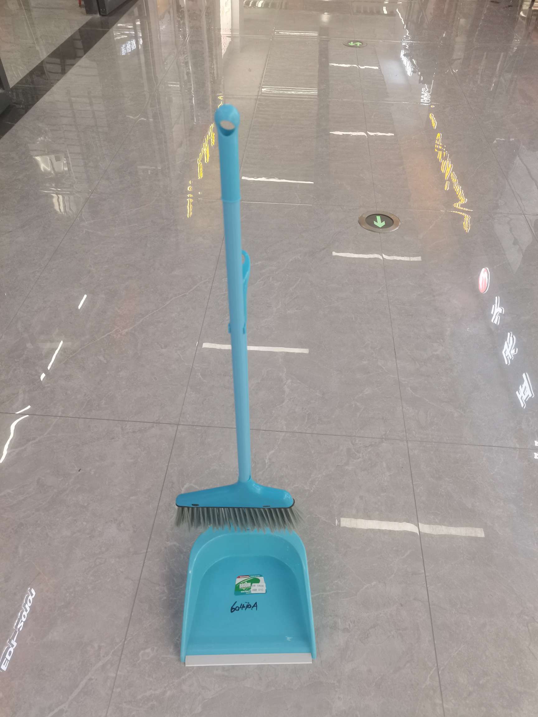 Assemble A Sweep Bucket