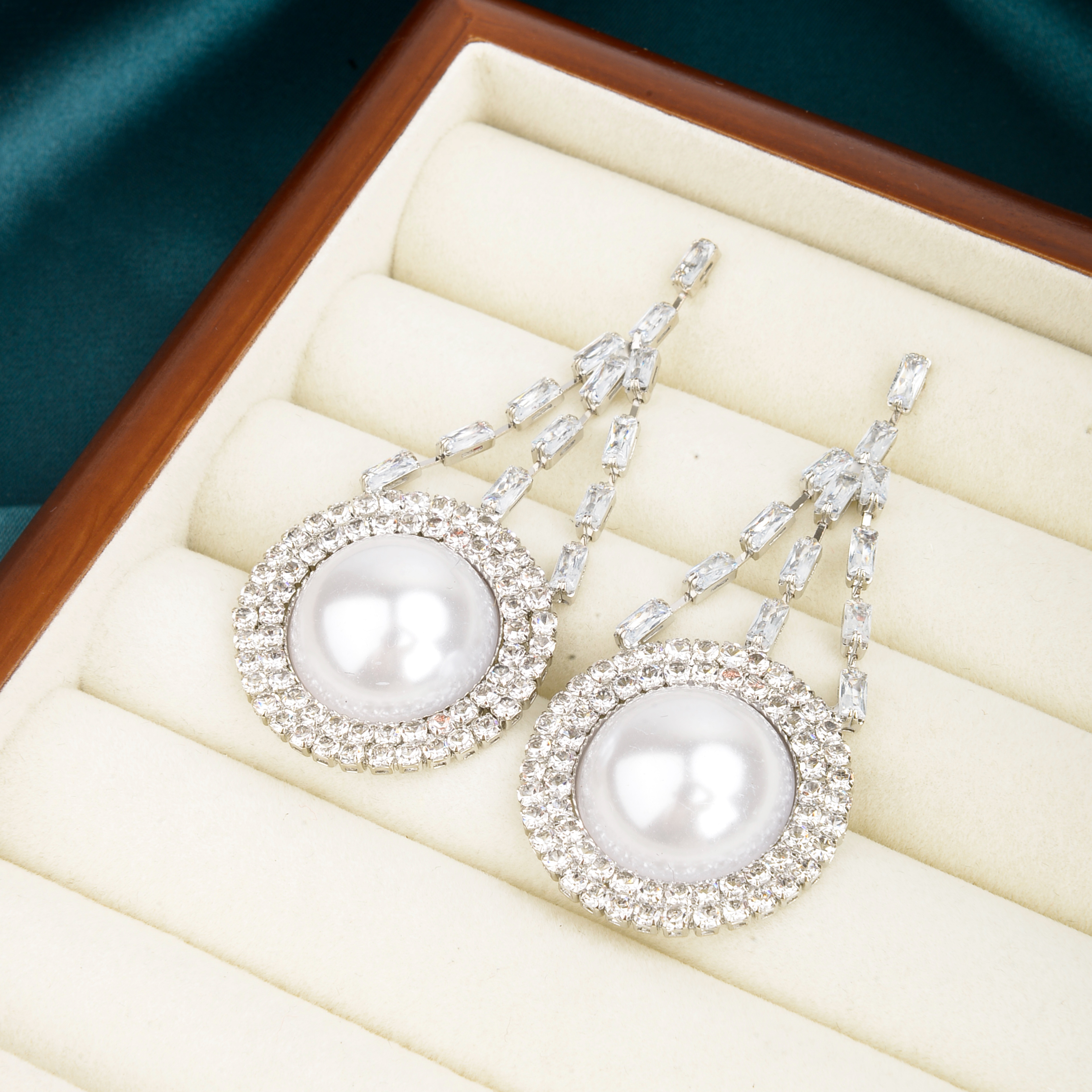 2023 Network explosion earrings Louis Oudi fashion, personality, beautiful, comfortable Korean version of the new 2023 products on the market