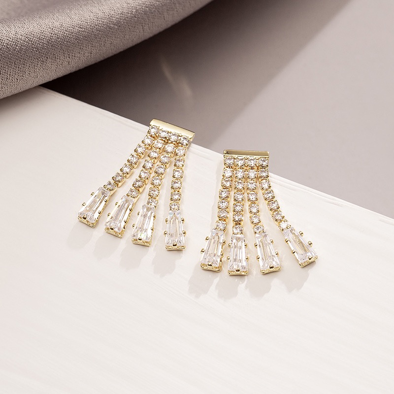 Korean Style Fashion Exquisite Fresh Micro-Inset Zircon Characteristic Temperament Light Luxury High-Grade Earrings Fate Season details Picture