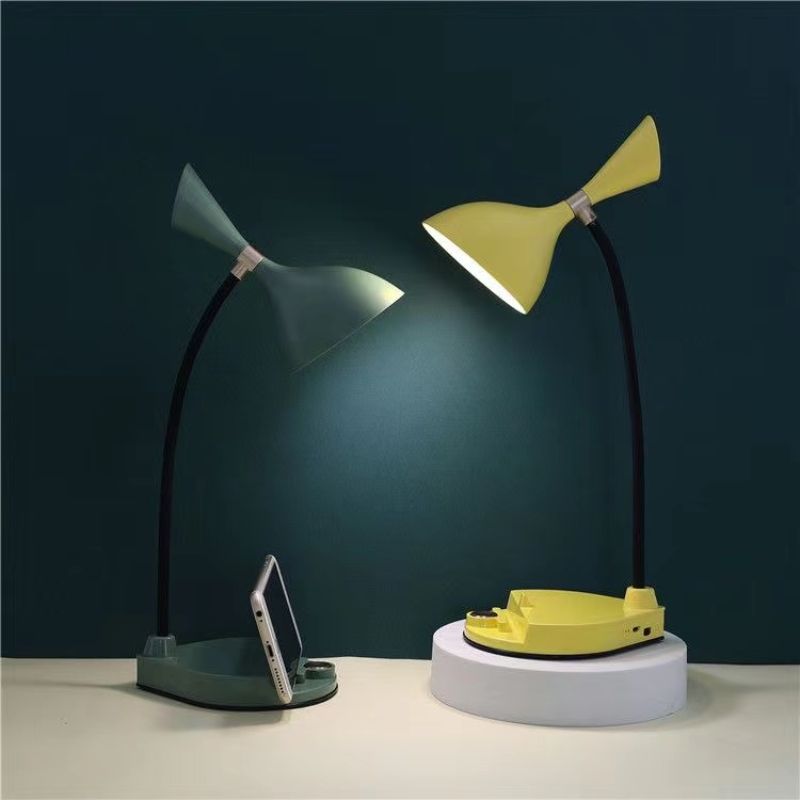 Creative LED desk lamp, simple and portable, three-level touch dimming, USB rechargeable, student dormitory desk lamp Application Scenario