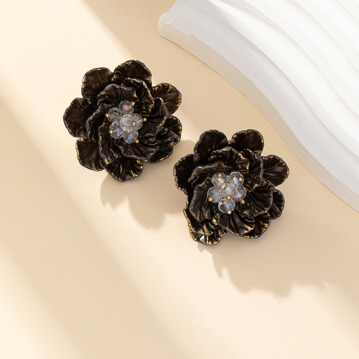 Sweet cool style black flowers fresh and sweet temperament all matching earrings