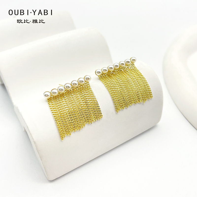 Obi explosive S925 silver needle temperament design sense is moderate all fashion personality street shoot earrings girl full figure