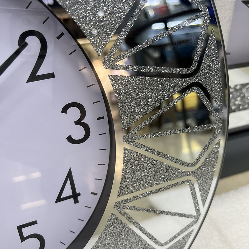 Silver Simple Glass European Home Wall Clock Wall Stick Clock Mirror Circular Clock Atmosphere Digital Mirror Personality Wall Clock Cross-Border Hot Selling Living Room Decorative Clock Foreign Trade Clock Wrapped Flannel Wood Home Wall Clock Application Scenario