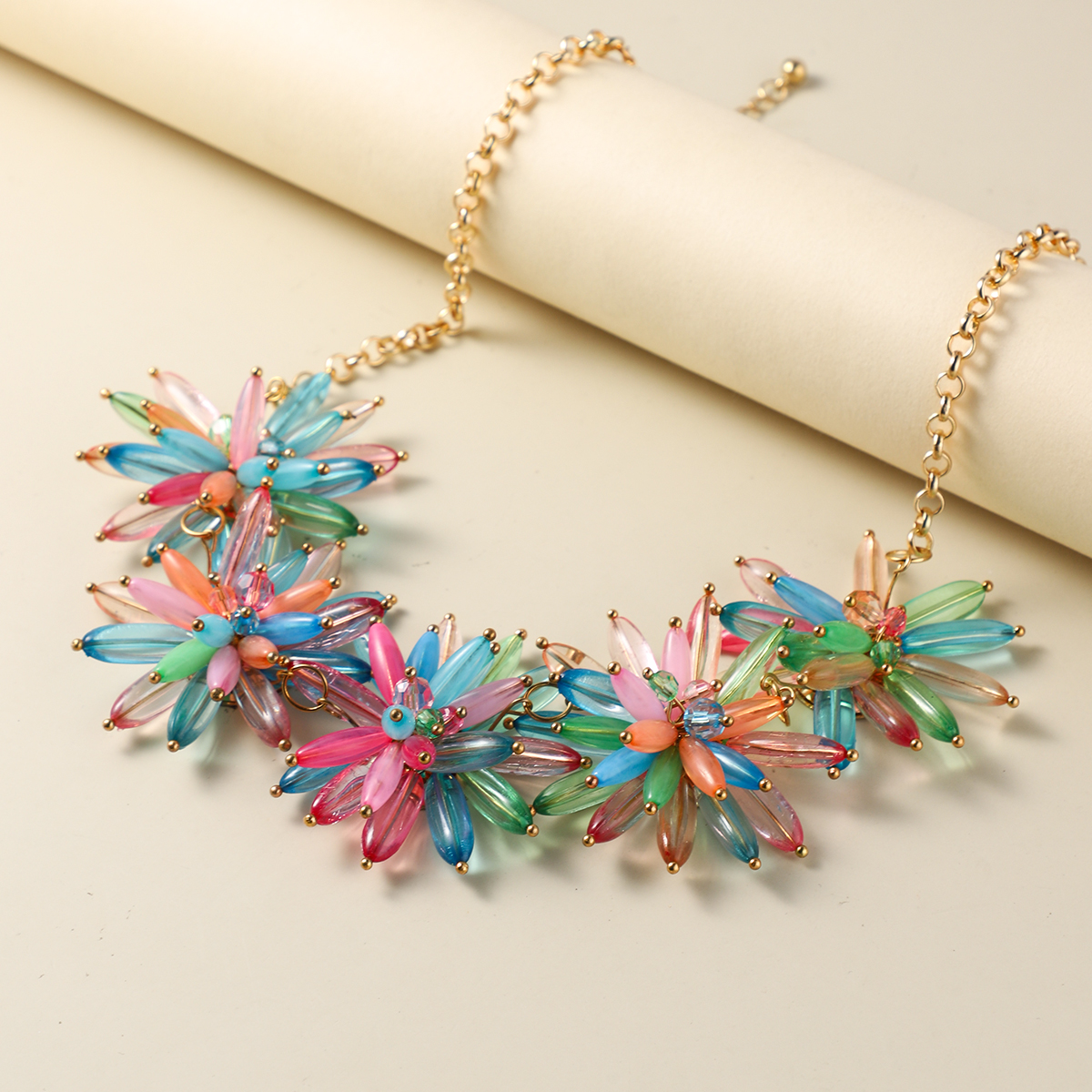 European and American exaggerated transparent metal collarbone necklace rice grain flower short necklace