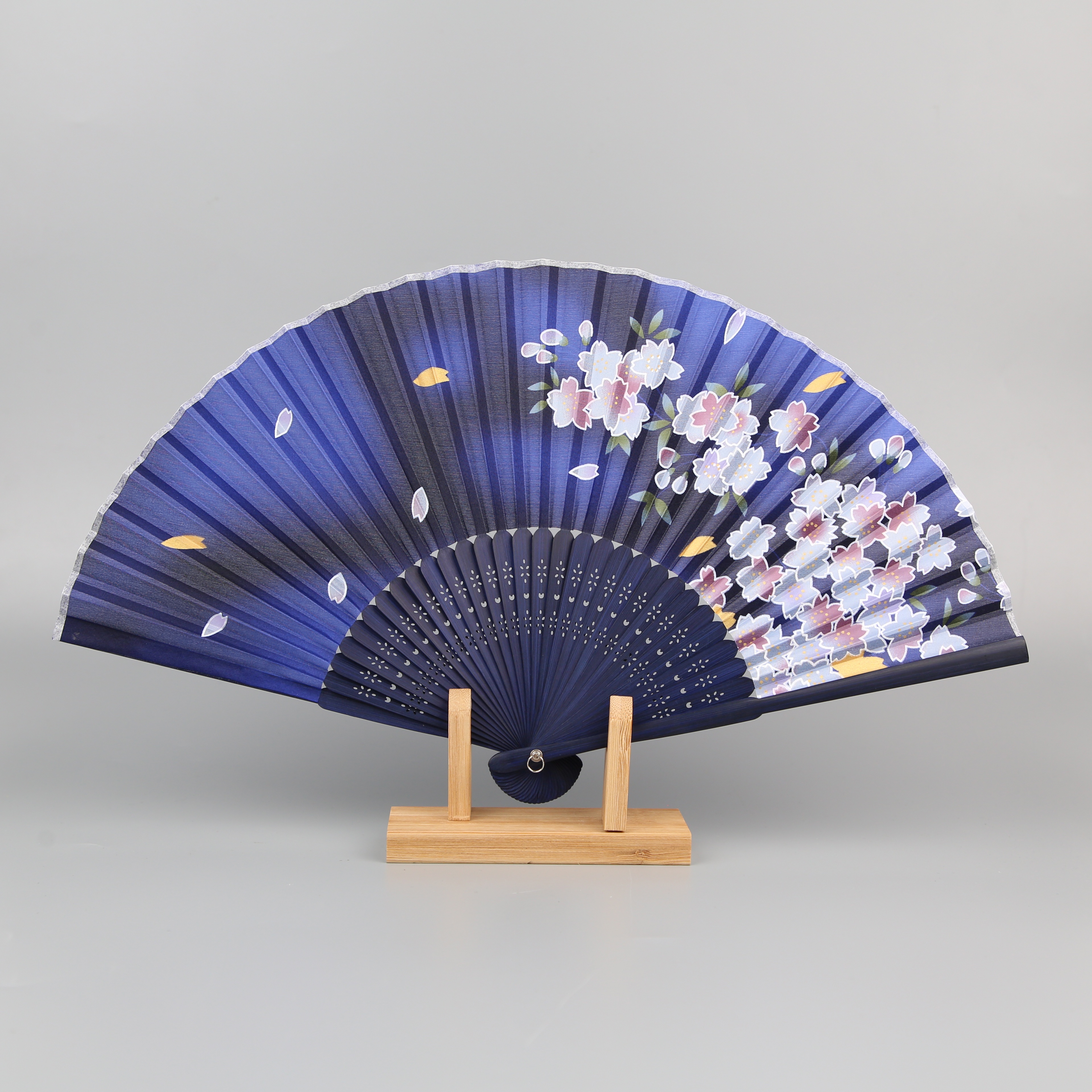 6-Inch Women's Silk Folding Fan Antique Silk Folding Fan Japanese Silk Folding Fan Summer Portable Folding Fan Hanfu Cheongsam Folding Fan Kimono Folding Fan Business Gift Advertising Custom Folding Fan Dance Decoration Item Picture