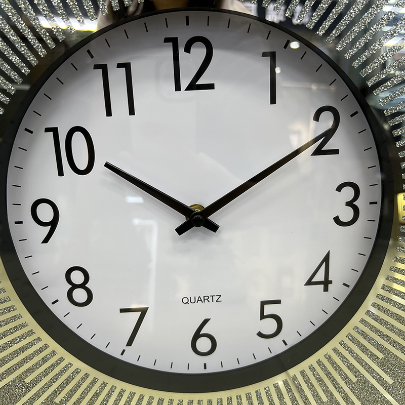 Wall Clock Simple Fashion Mirror Round Home Wall Hanging Clock Living Room Nordic Style Silent Clock Personality Amazon Watch Wholesale Manufacturers Can Customize Logo Pattern Mirror Wall Clock Application Scenario
