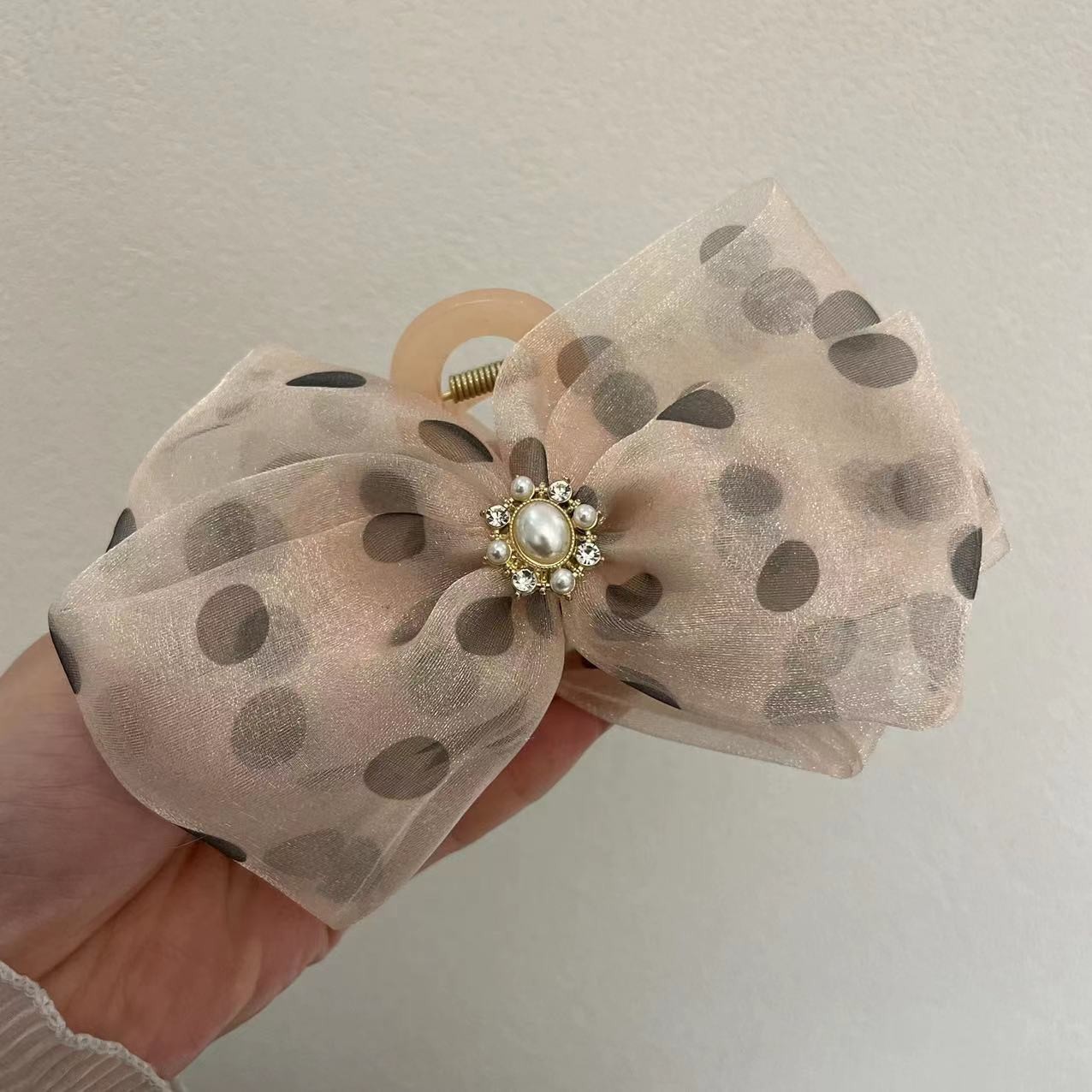Homemade Pearl Super Fairy Bow Net Yarn Hairpin Female Back Hair Temperament Hairpin Clip Large Shark Clip Application Scenario
