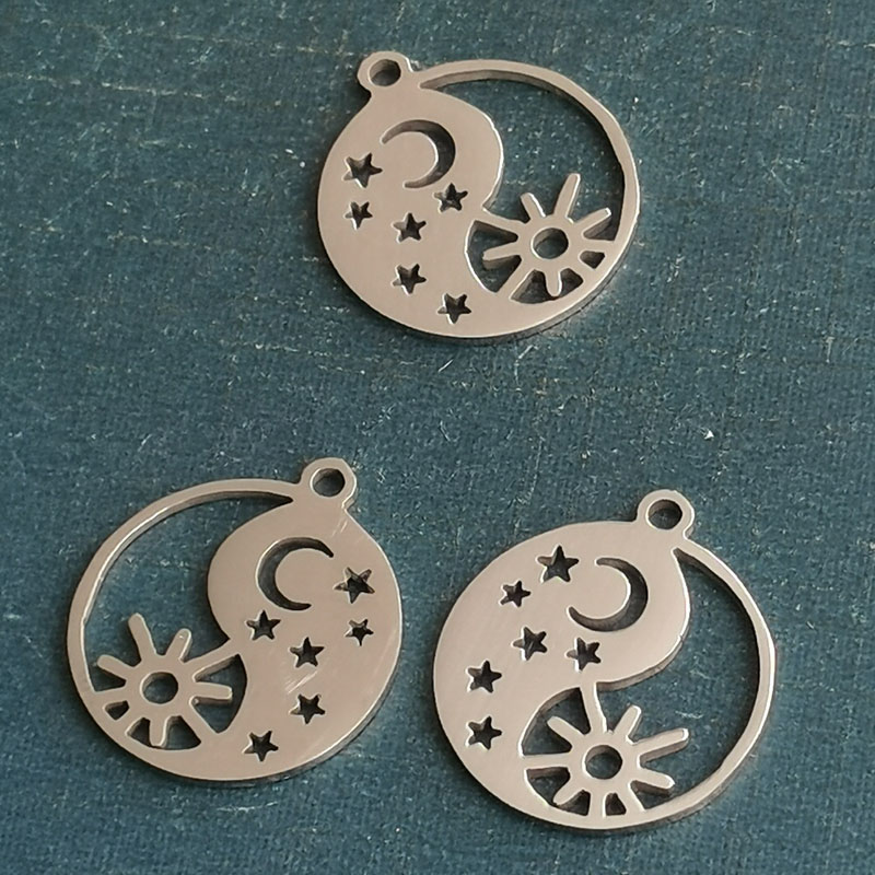 Cross-border new stainless steel Taiji Sun Moon stars DIY jewelry accessories hollow sun moon necklace pendant