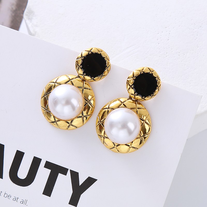 跨境2023新款S925银针韩版人鱼姬珍珠耳钉超仙黑白圆形耳环水钻耳饰品批发详情4