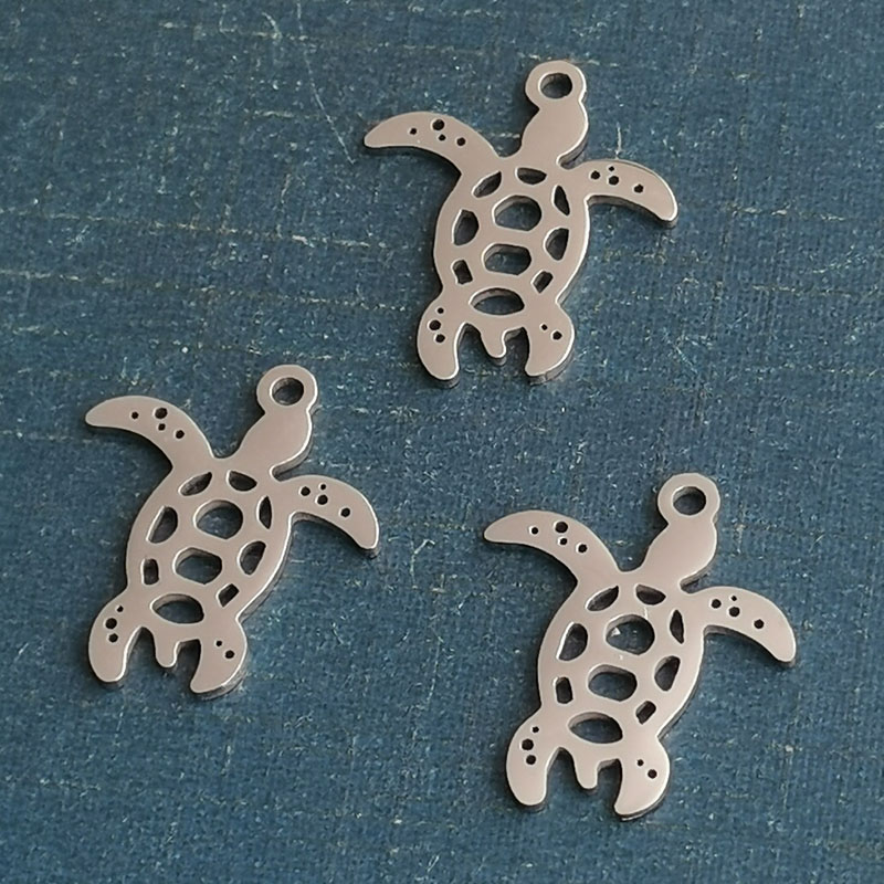 Cross-border foreign trade titanium steel stainless steel necklace pendant hollow turtle turtle DIY accessories connector accessories