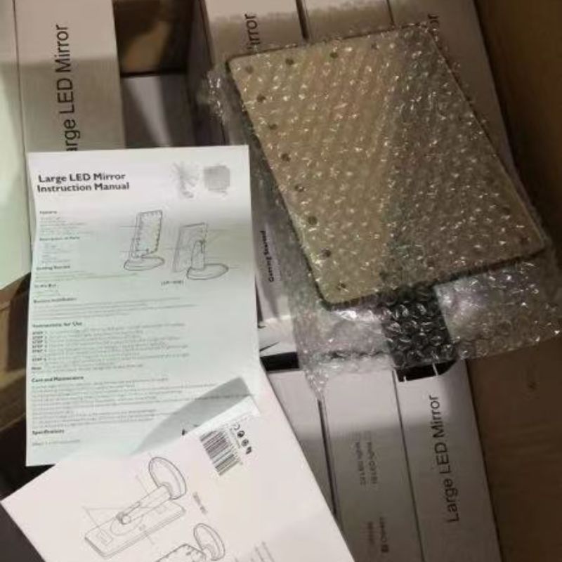 带灯化妆镜白底实物图
