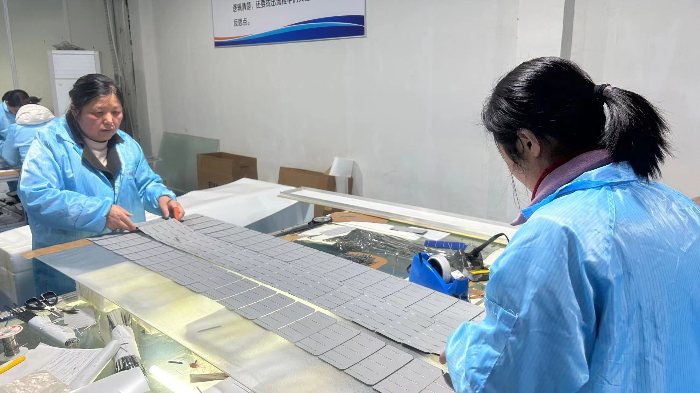 Factory direct sales of 200W semi-flexible solar panels and monocrystalline solar power generation photovoltaic panel modules Specification image